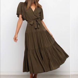 Beautiful flowy brown dress!